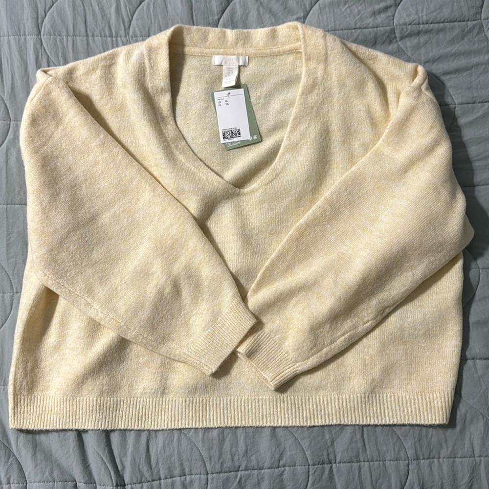 NWT H&M women’s v-neck sweater light yellow XL